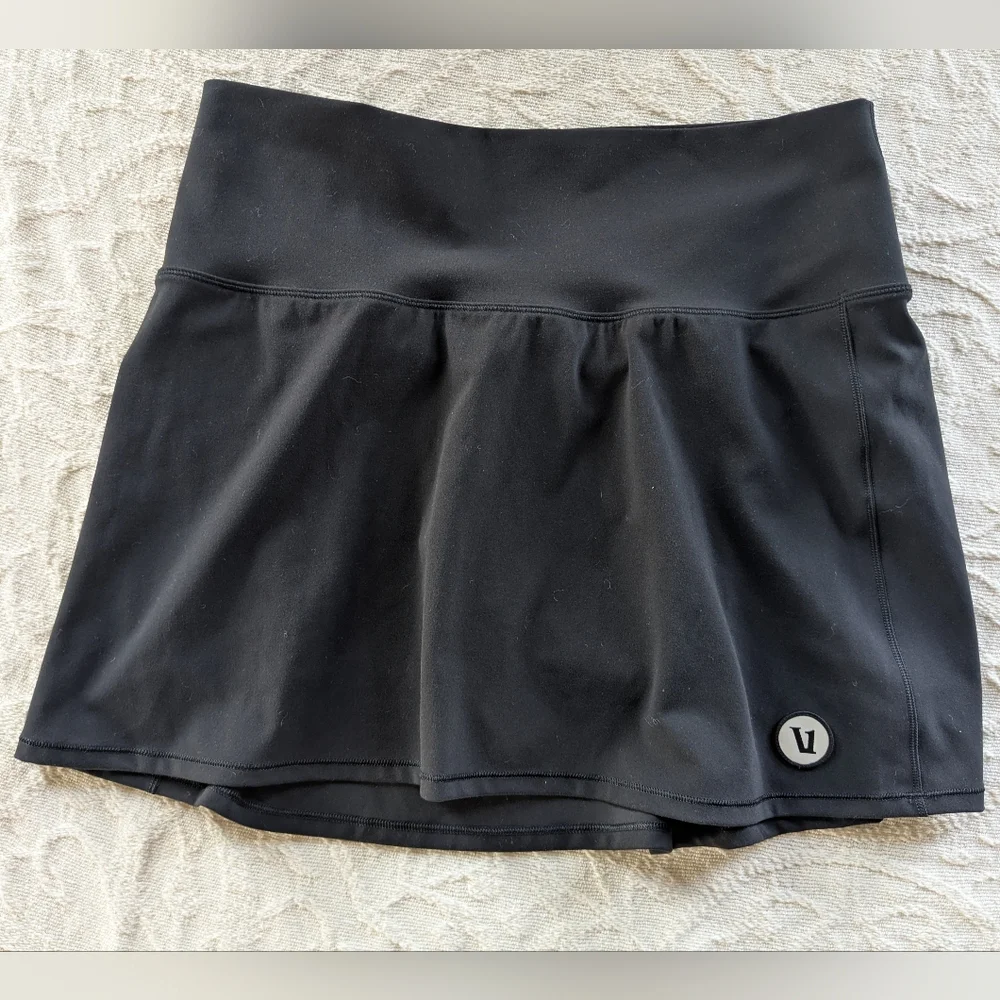 Vuori Volley Skirt Solid Black Tennis Golf Athletic Skort Twirl Sz Medium EUC - Picture 10 of 16